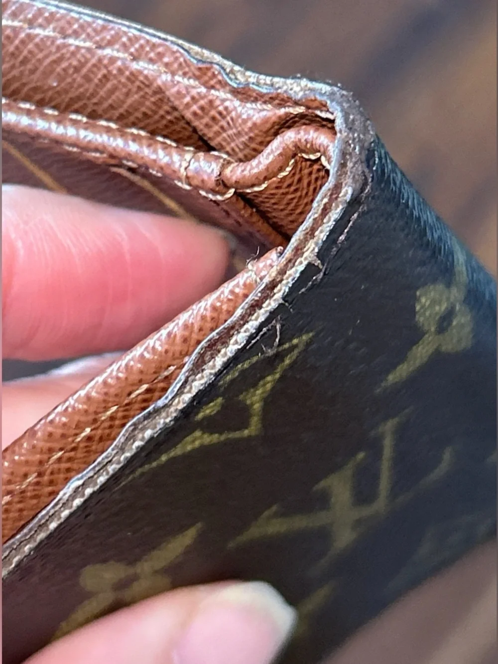 Louis Vuitton MEN’s BIFOLD Wallet -